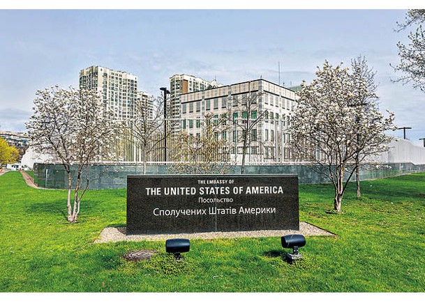 美國考慮向駐基輔大使館（圖）派遣更多軍事顧問。
