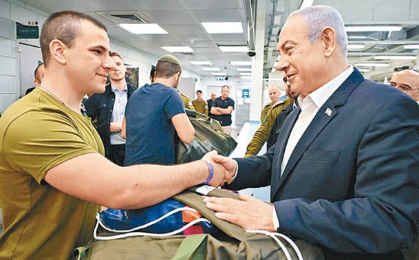 內塔尼亞胡（右）表明反對美國制裁以色列國防軍。