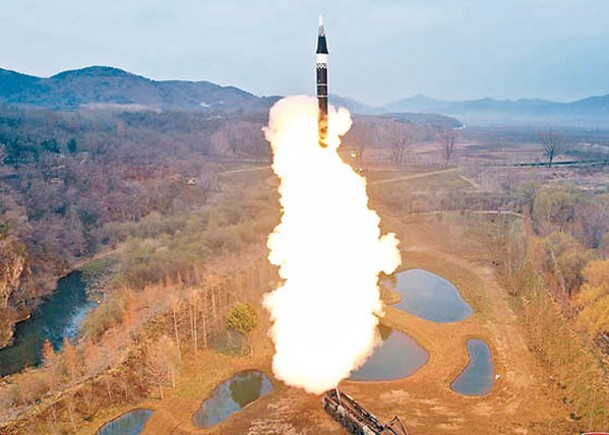 朝試射彈道導彈  模擬攻韓軍事設施
