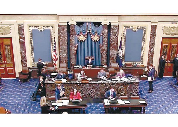 參議院表決通過法案。