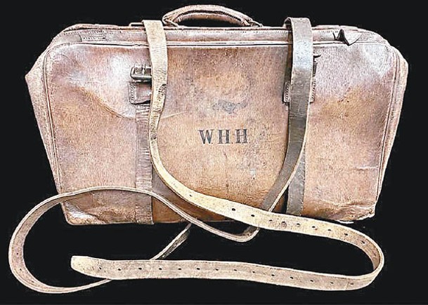 哈特利當時攜帶的皮袋亦於今次拍賣會上競標。
