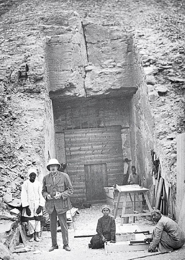 考古學家曾於上世紀打開圖坦卡門的墳墓。（Getty Images 黑白圖片）