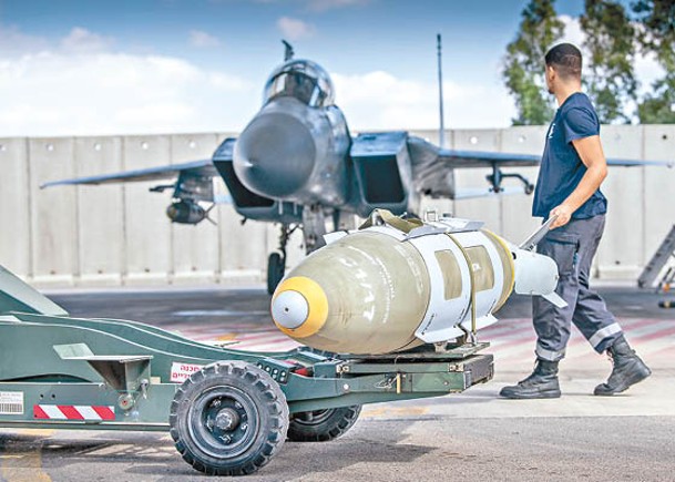 以色列戰機使用美國製2,000磅炸彈轟炸加薩地帶。