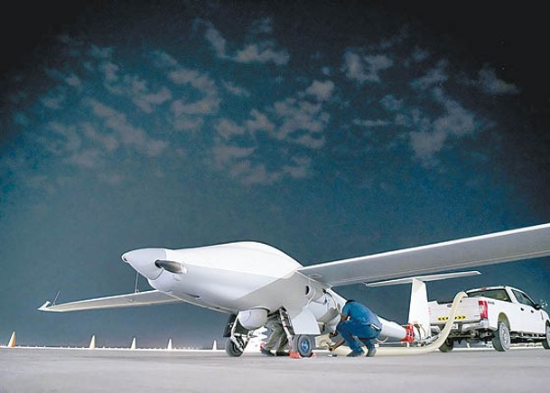 美國在宰夫拉空軍基地部署無人長航時戰術偵察飛機。