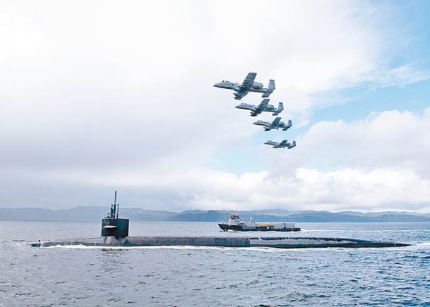 美核潛艇過航西岸  4架A10攻擊機護送