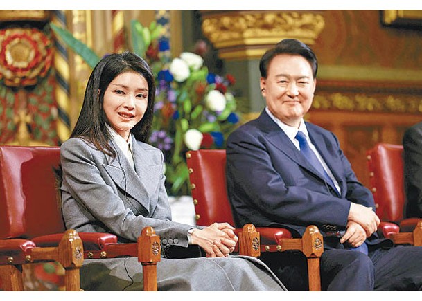 妻子收受名牌袋  韓總統致歉