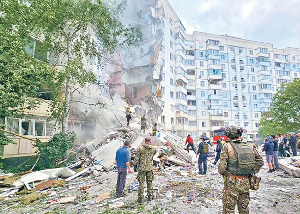 俄羅斯別爾哥羅德州一幢公寓大廈遭烏克蘭轟炸。