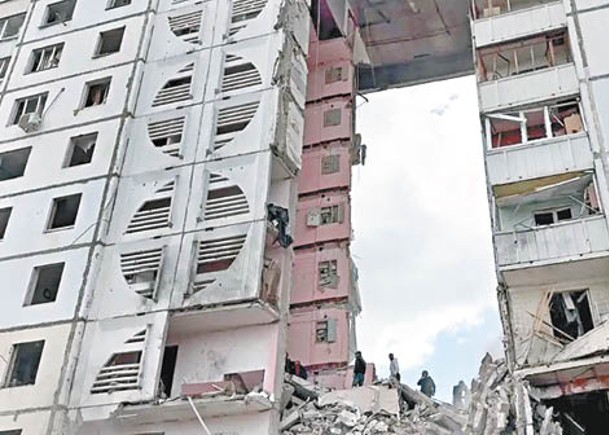 別爾哥羅德住宅樓宇遭導彈擊中。