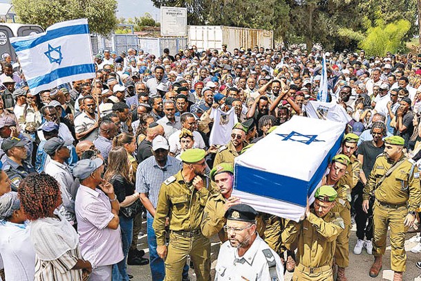 以色列一名在加薩地帶陣亡的士兵舉行葬禮。（Getty Images圖片）