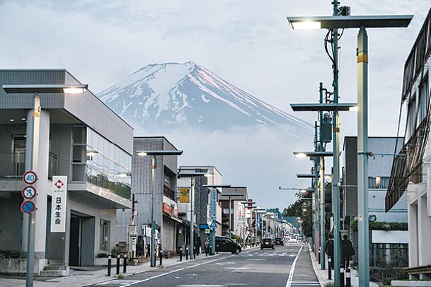 日本著名景點富士山風景美麗。
