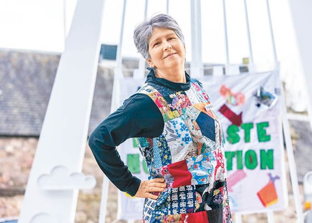 蘇格蘭老婦組隊實踐環保  免費為舊衣縫補補