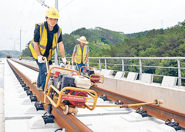 南寧至深圳高鐵正加快建設。（中新社）