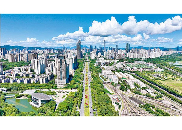 《方案》支持大灣區打造低空空中交通走廊。圖為深圳市貌。