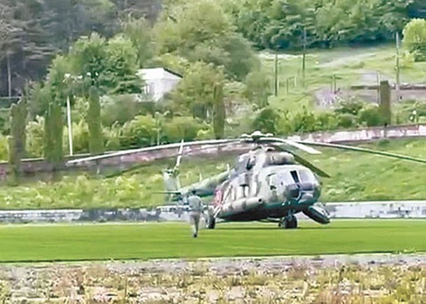 直升機需緊急降落北部小鎮。
