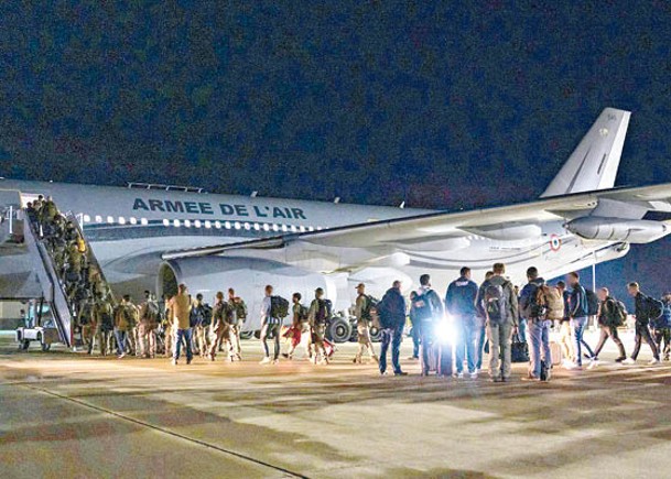 新喀里多尼亞暴亂持續  法國公民乘軍機疏散