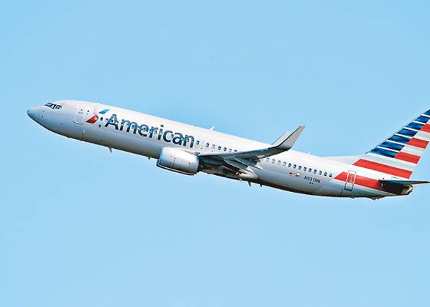 美航波音737電力故障  乘客困35℃機艙