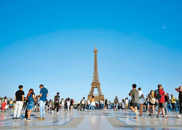 艾菲爾鐵塔為到訪巴黎必到景點。
