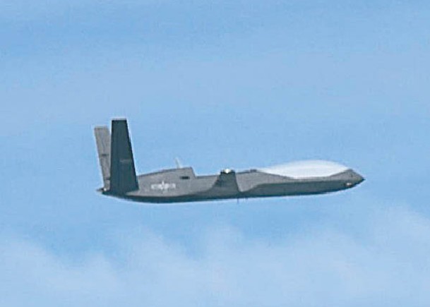解放軍新型無人機東海繞飛