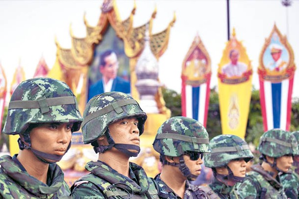 2014年泰國發生軍事政變，推翻英祿政府。