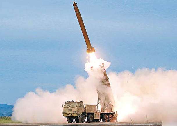 圖為北韓KN25超大型多管火箭炮。