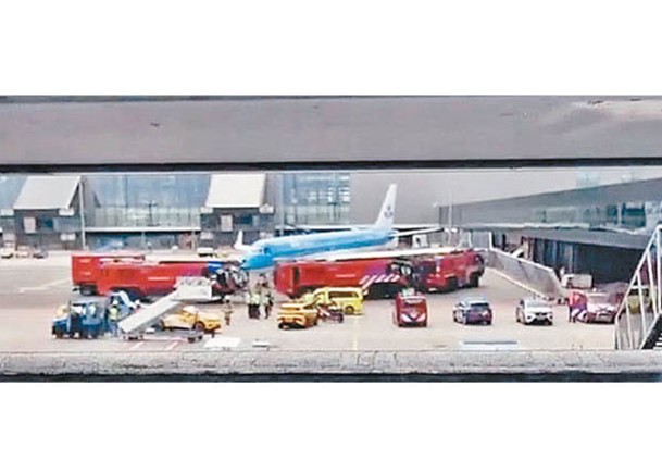 荷蘭機場恐怖事故  有人捲客機引擎亡