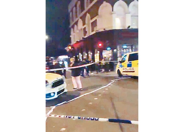 倫敦警方封鎖現場調查。