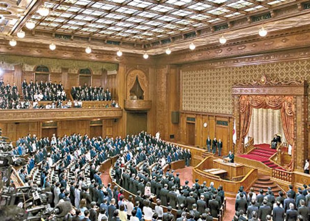 日本眾議院通過《政治資金規正法》修正案。