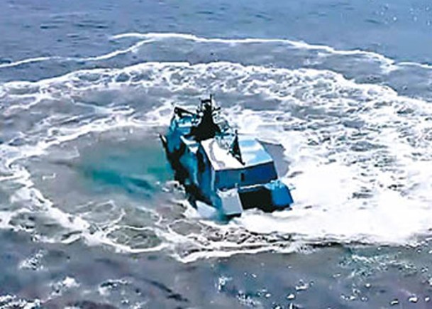 東部戰區海軍某部組織多艘導彈快艇連續多天在東海某海域進行多課目訓練。