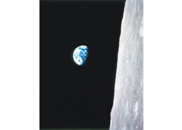 安德斯1968年在太陽神8號太空船上拍攝著名《地出》。