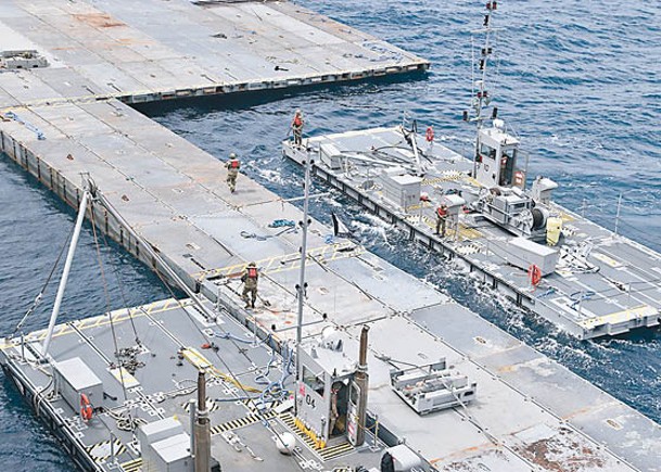 美軍在加薩地帶建造臨時碼頭。