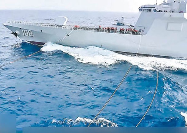 中國艦隊在南海開展6天5夜實戰化訓練。