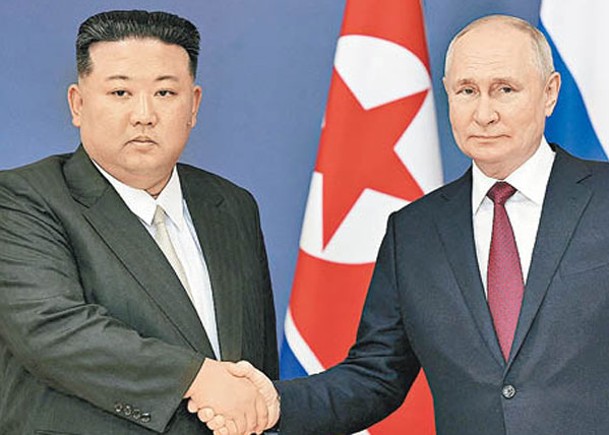 普京（右）曾訪北韓與金正恩（左）會面。