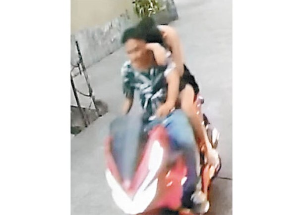 中國女遊客遭塔納帕載走。