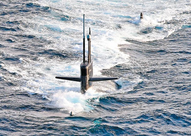 美國海軍快速攻擊核潛艇海倫娜號抵達古巴關塔那摩灣基地。