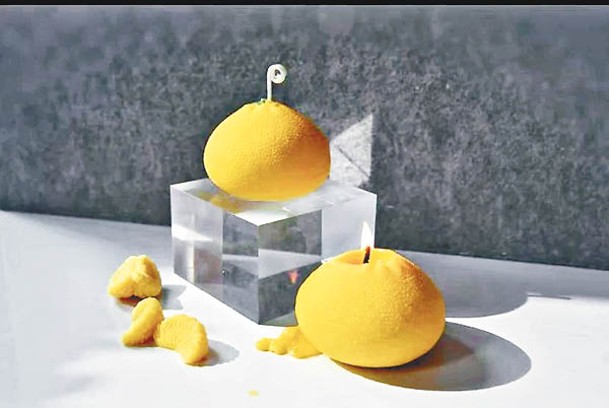 張露曼設計出柚子香薰蠟燭。