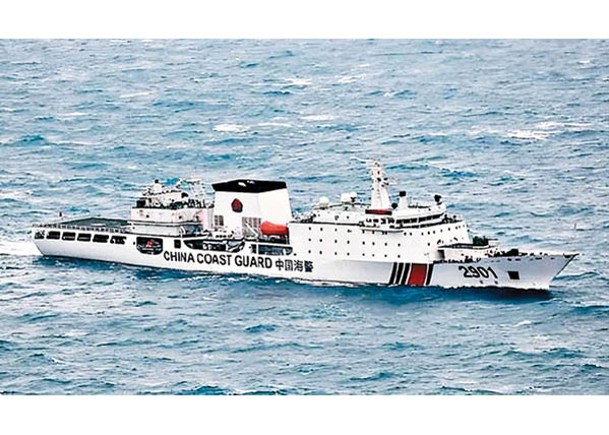 中國海警船駛入釣魚島周邊海域。