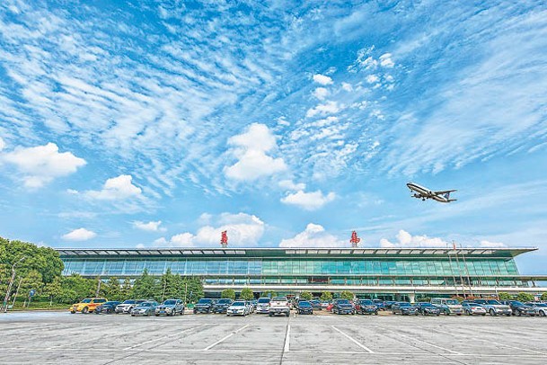 義烏機場（圖）為4D級軍民合用運輸機場。
