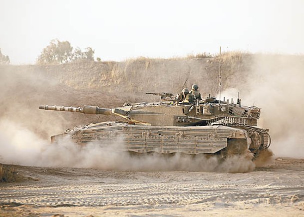 以軍坦克推進。（Getty Images圖片）