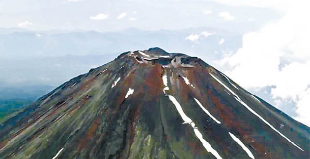 富士山火山口。