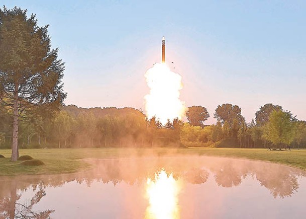 北韓官媒發布圖片，宣稱成功測試多彈頭分離。