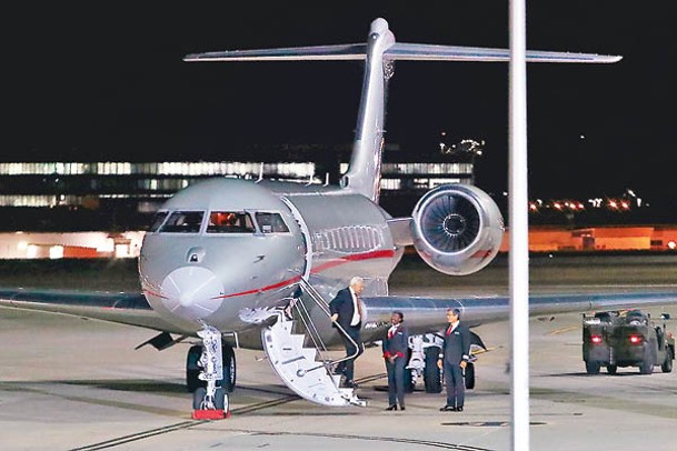 阿桑奇應訊後坐飛機回澳洲。（Getty Images圖片）