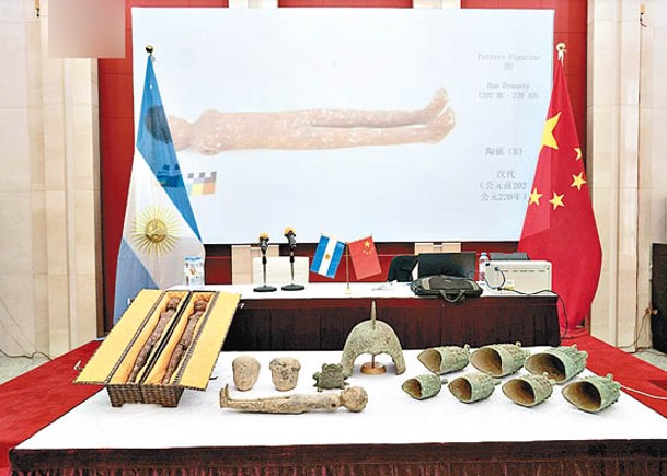 阿根廷警方多年前打擊文物非法販運，截獲一批中國文物。