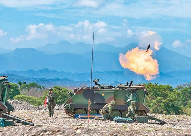 台灣陸軍花東防衞指揮部戰車營迫擊炮排，於彰化縣田中鎮實施「移地實彈射擊訓練」。