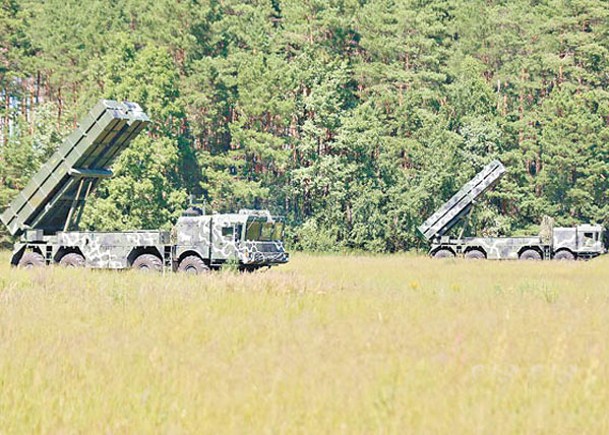 波羅乃茲多管火箭炮中隊進駐白羅斯邊境地區。