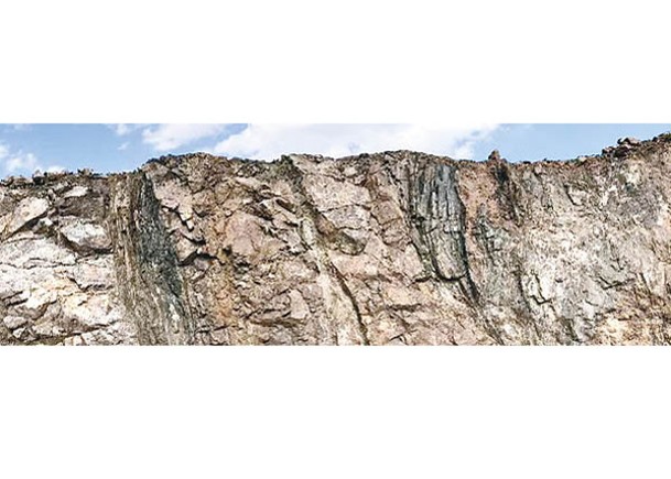 研究人員在白雲鄂博礦區（圖）發現鄂博鈮礦及翟鈧閃石。