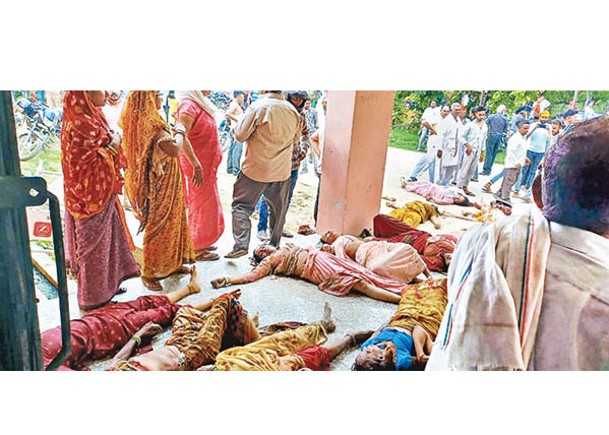 印度宗教活動  人踩人122亡
