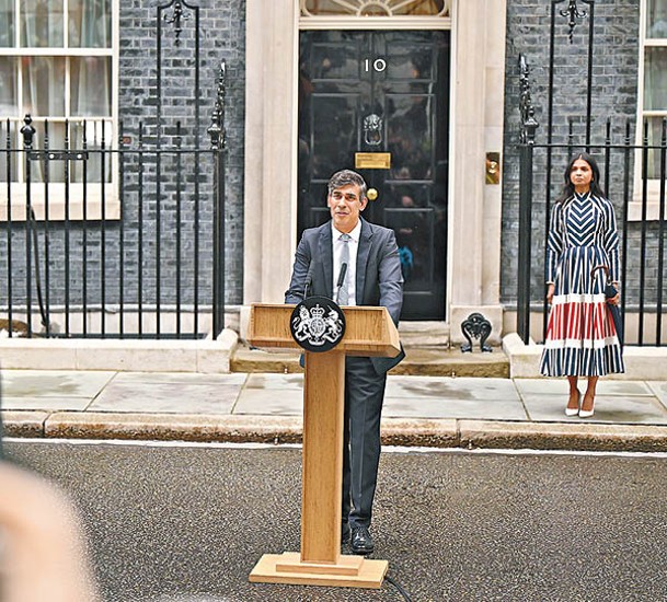 辛偉誠在首相府外發表講話。（Getty Images圖片）