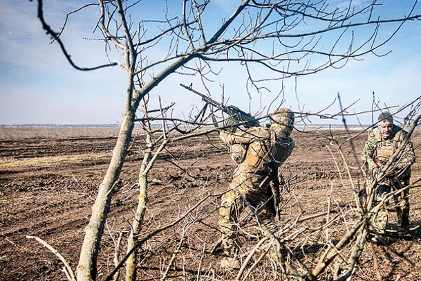 烏軍士兵持續與俄方戰鬥。（Getty Images圖片）