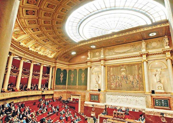 無黨派奪絕對多數，國民議會形成懸峙議會。（Getty Images圖片）
