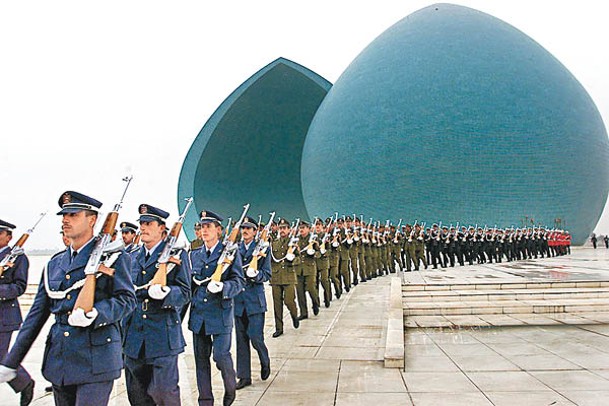 圖為伊朗革命衞隊。<br>（Getty Images圖片）